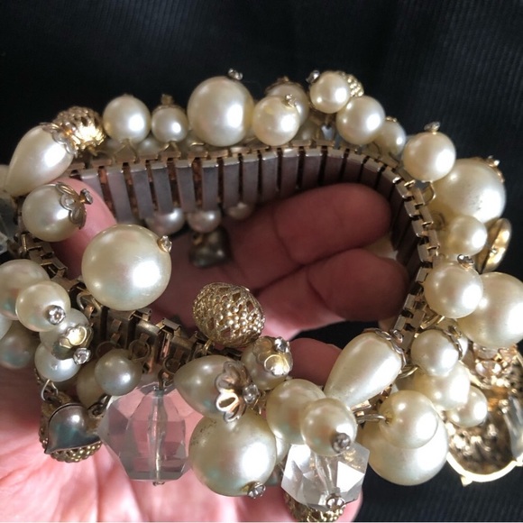 Set of two Vintage 80s clip on Pearl Earrings and pearl stretchable Bracelet - Picture 4 of 16